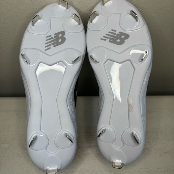 NWOT New Balance Fresh Foam Velo V3 Softball Cleats Women Size 6 - Picture 11 of 12